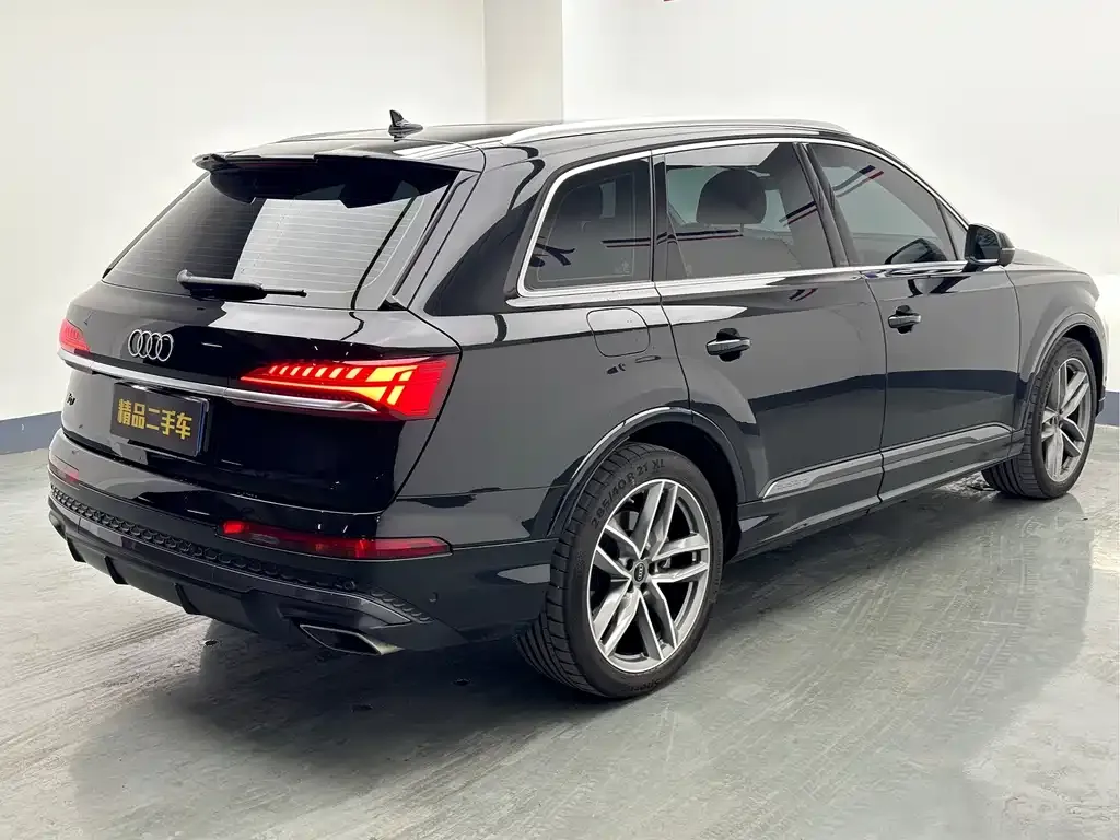 Audi Q7 — фото 8