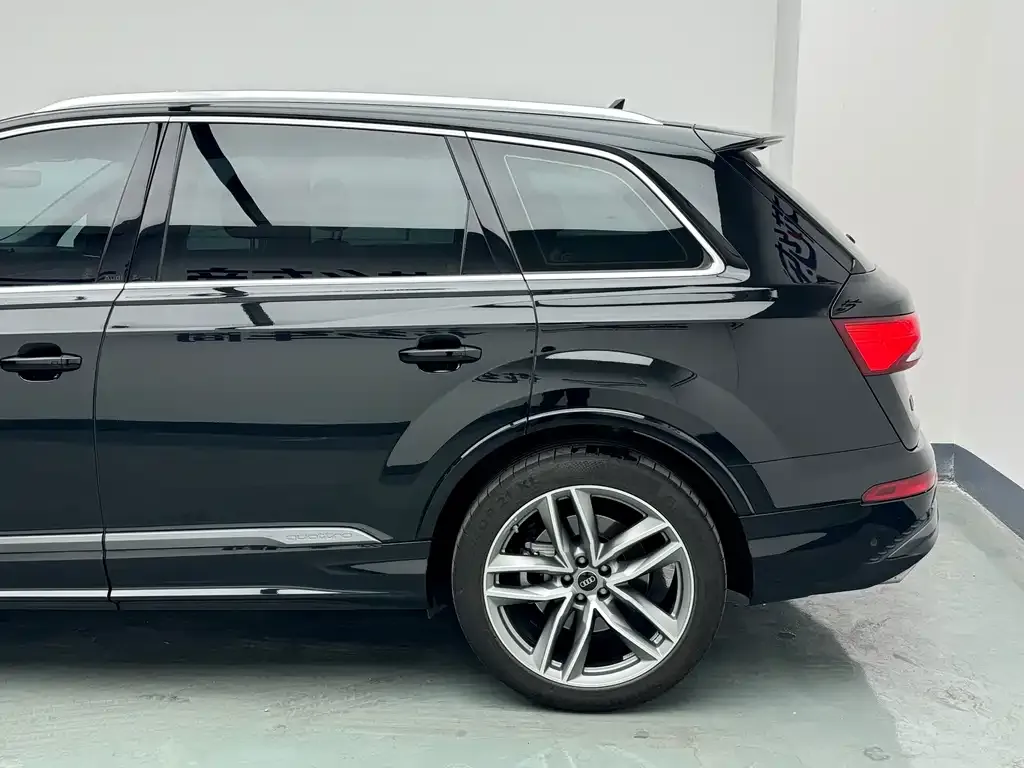 Audi Q7 — фото 6