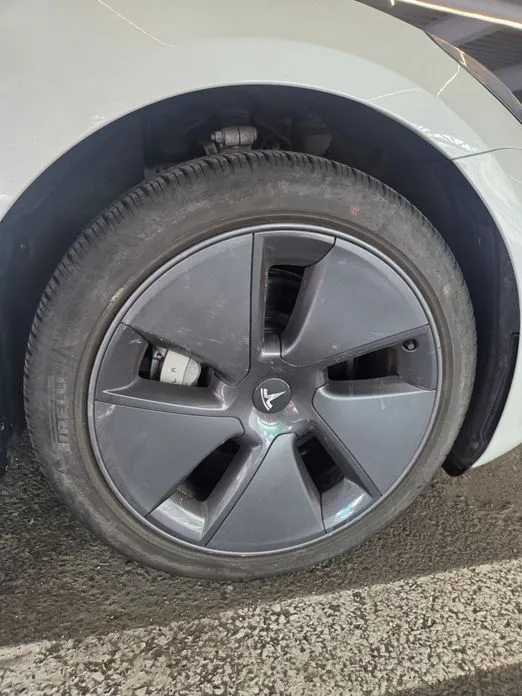 Tesla Model 3 — фото 3