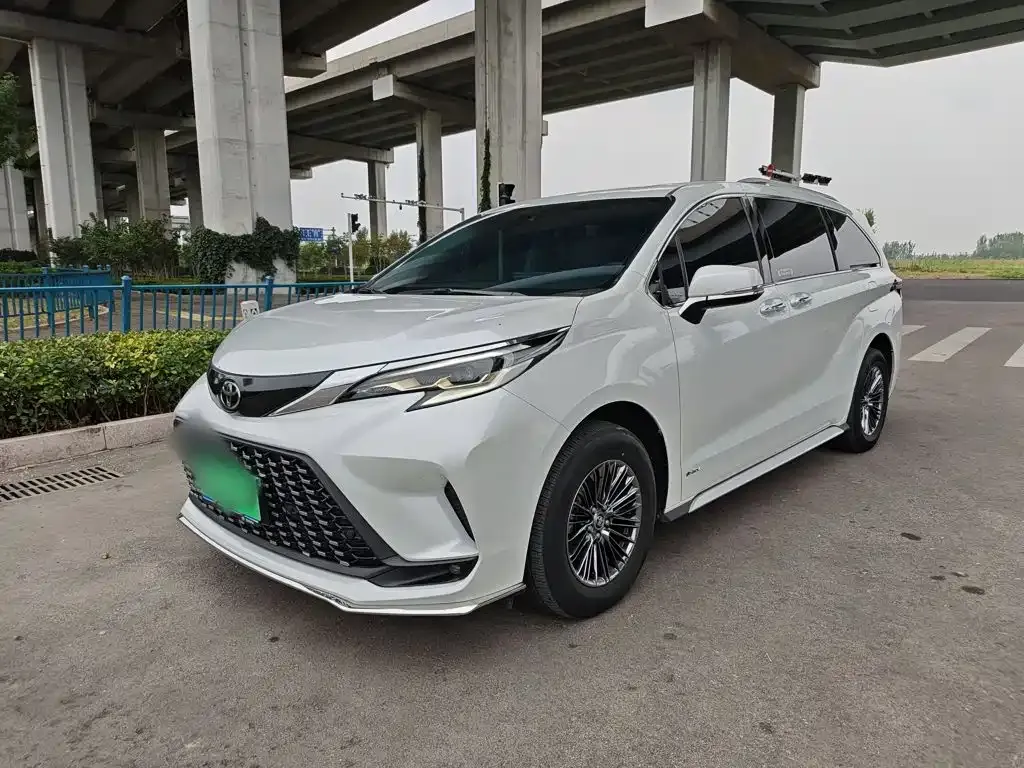 Toyota Granvia — фото 1