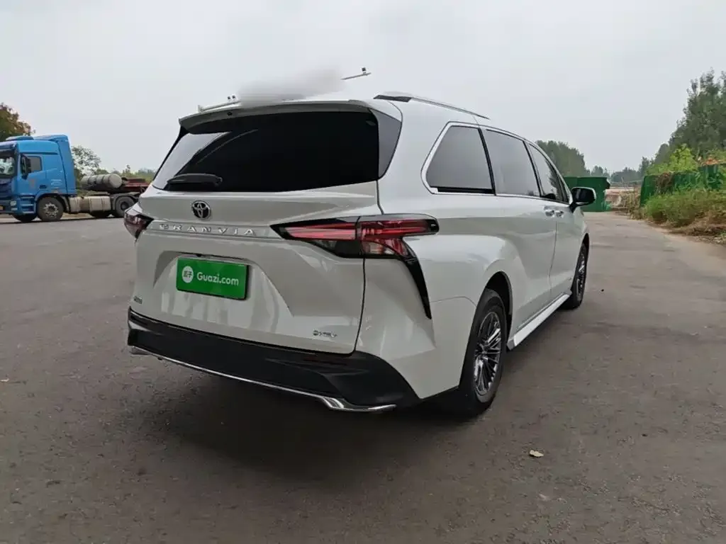 Toyota Granvia — фото 6