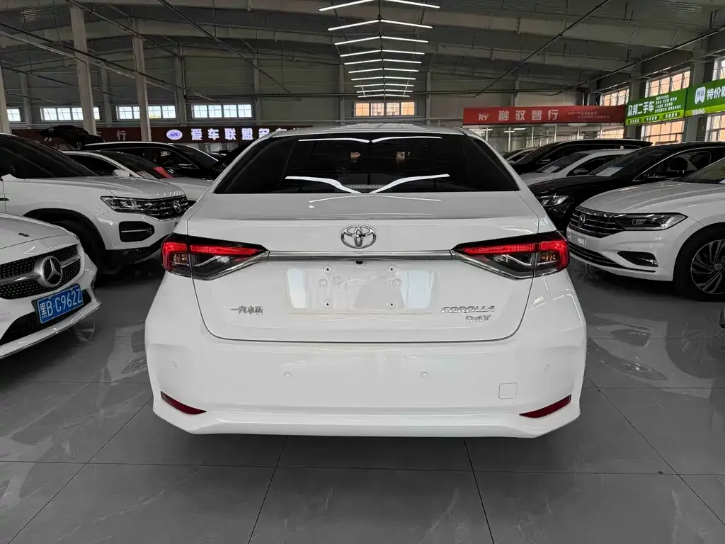 Toyota Corolla — фото 7