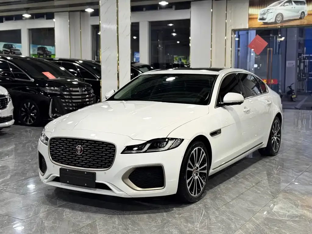 Jaguar XFL — фото 1
