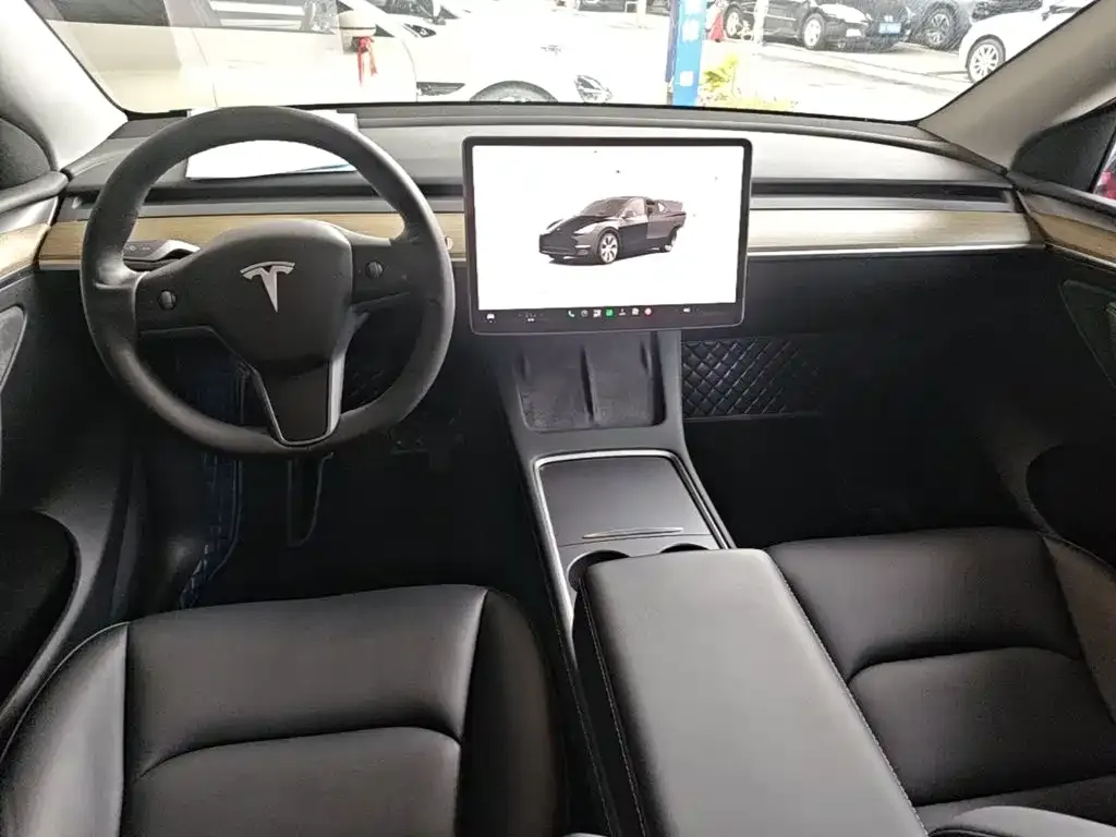 Tesla Model Y — фото 9