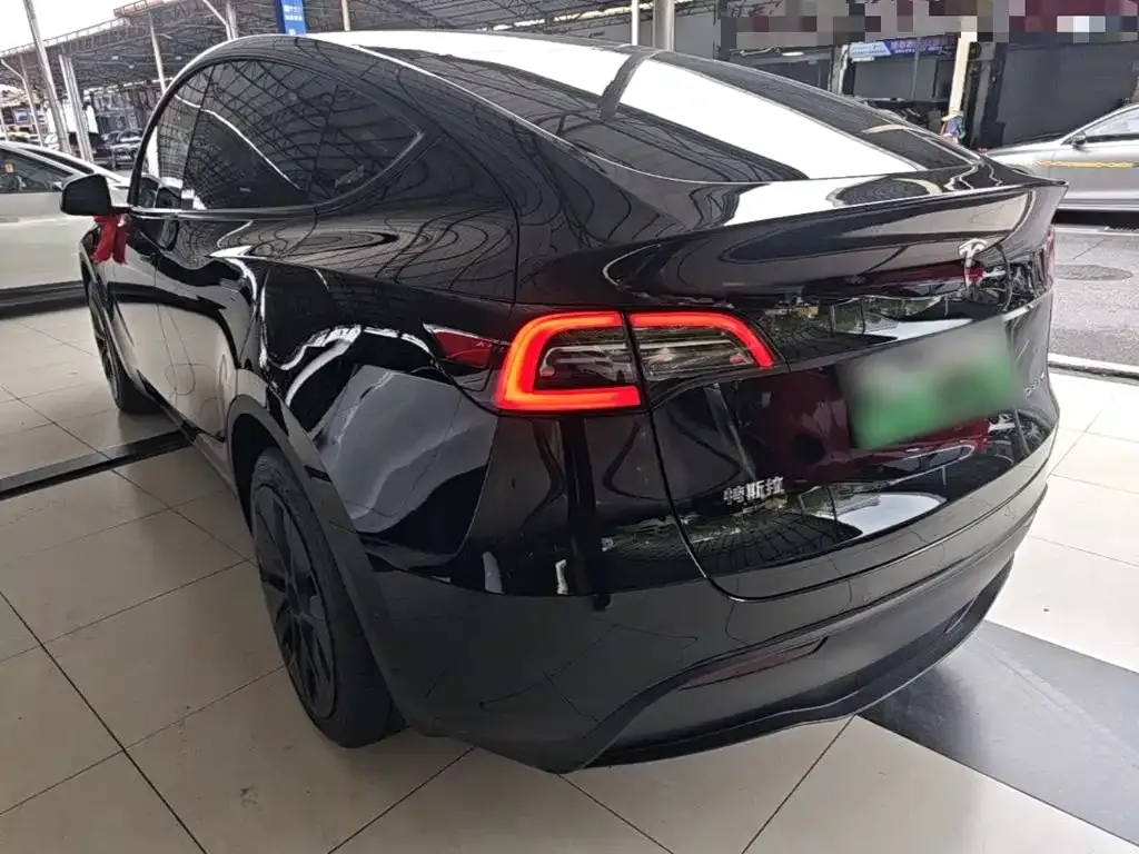 Tesla Model Y — фото 4