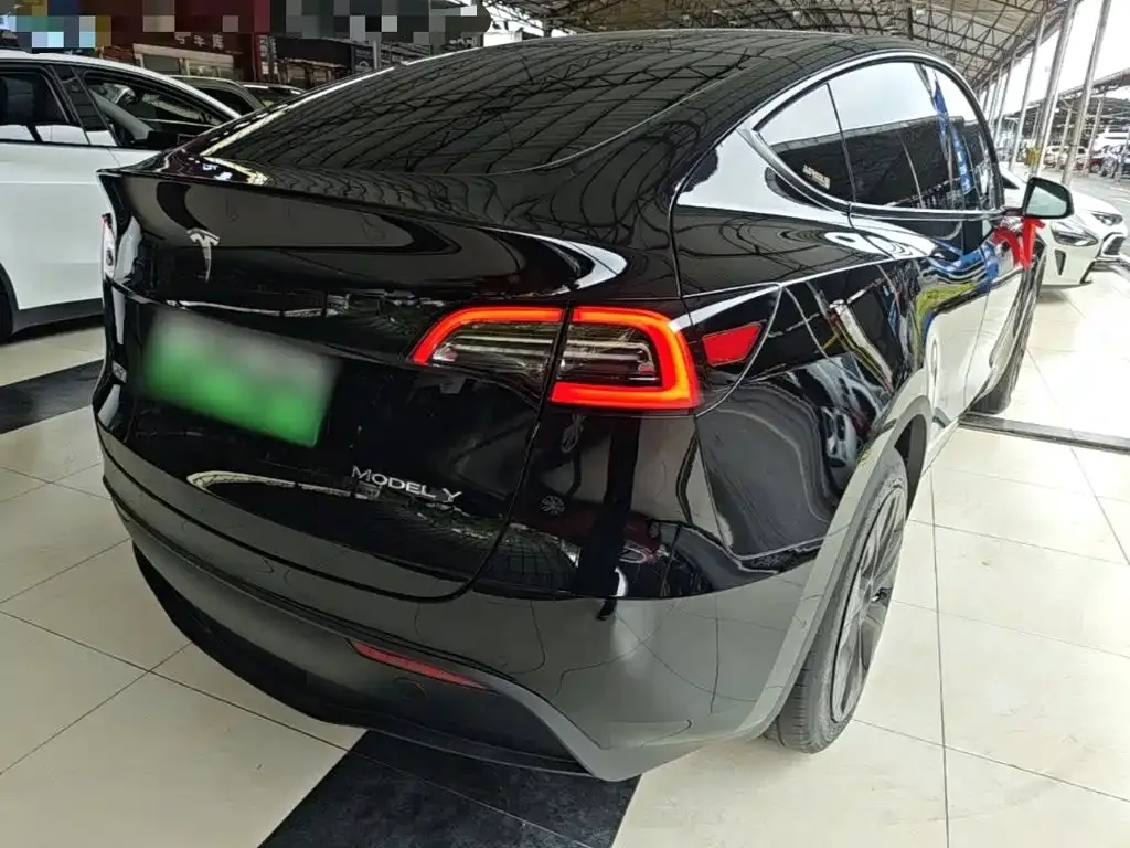 Tesla Model Y — фото 7