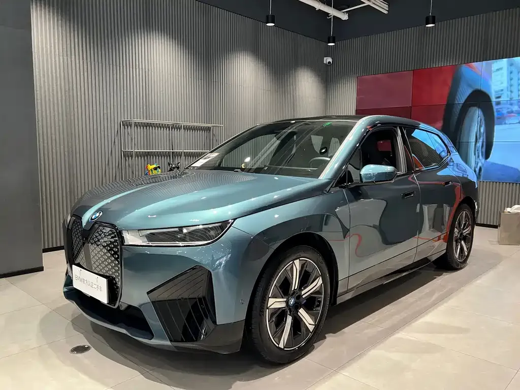 BMW iX — фото 1
