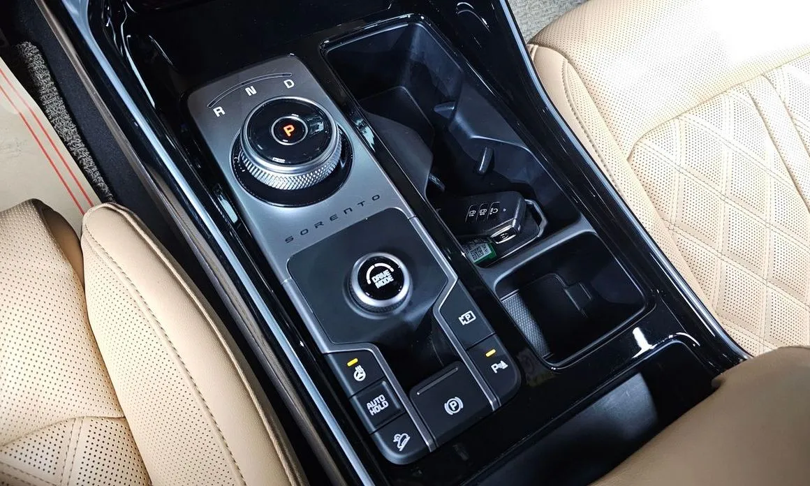 Kia Sorento — фото 6