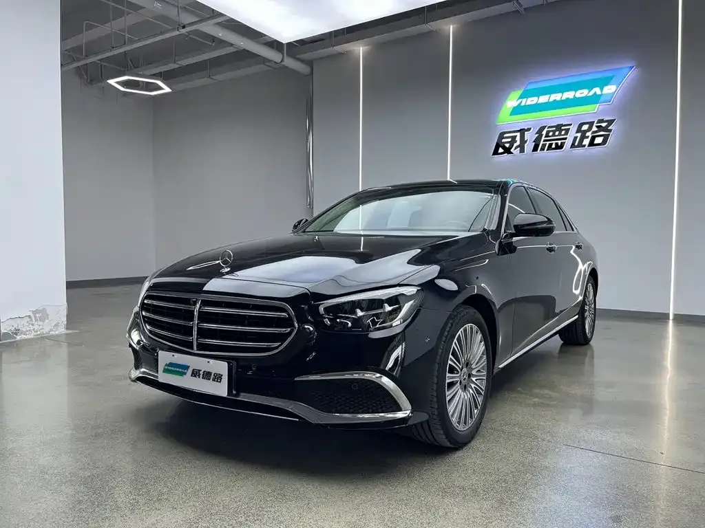 Mercedes-Benz E-Class — фото 1