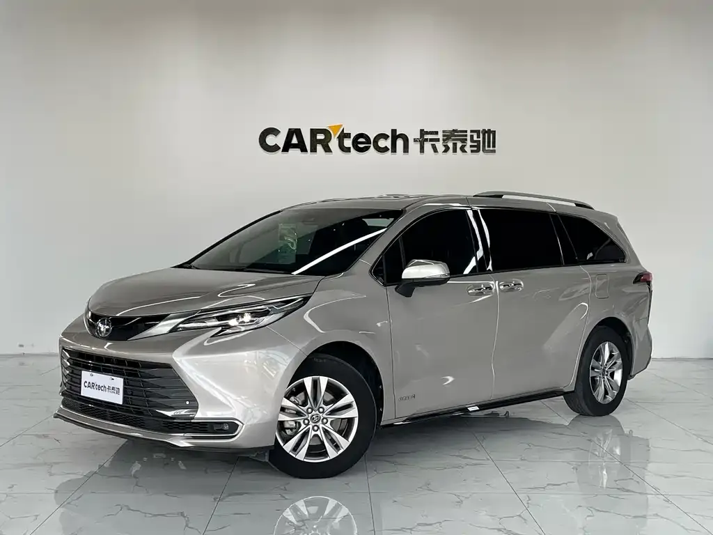 Toyota Sienna — фото 1