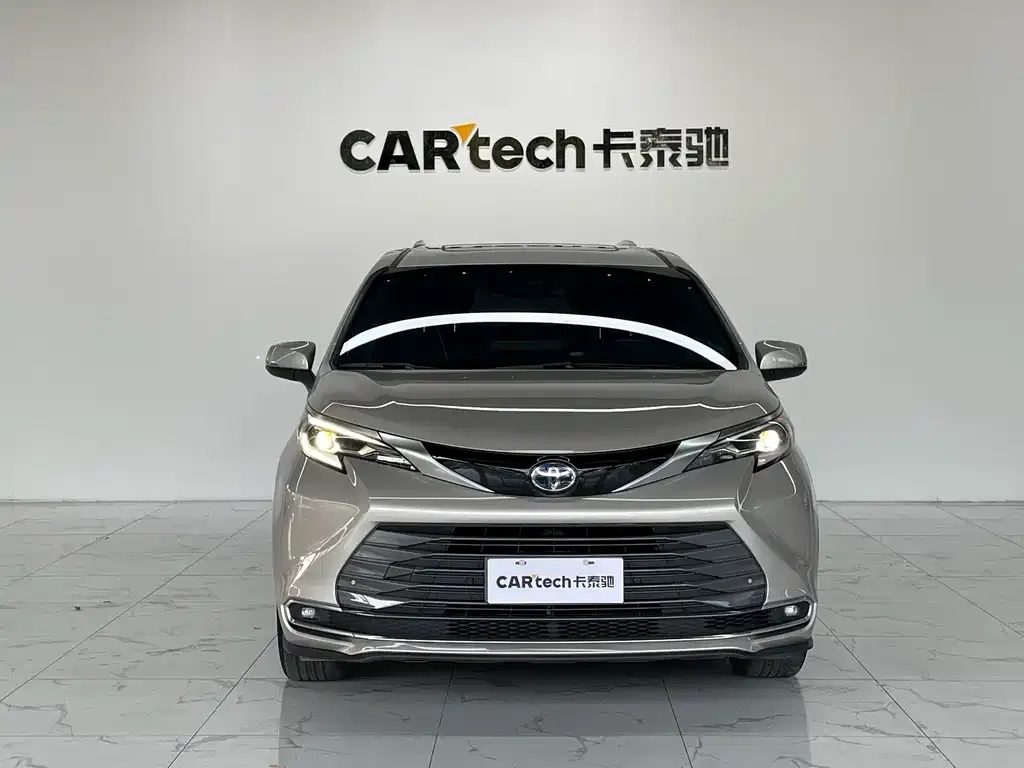 Toyota Sienna — фото 2