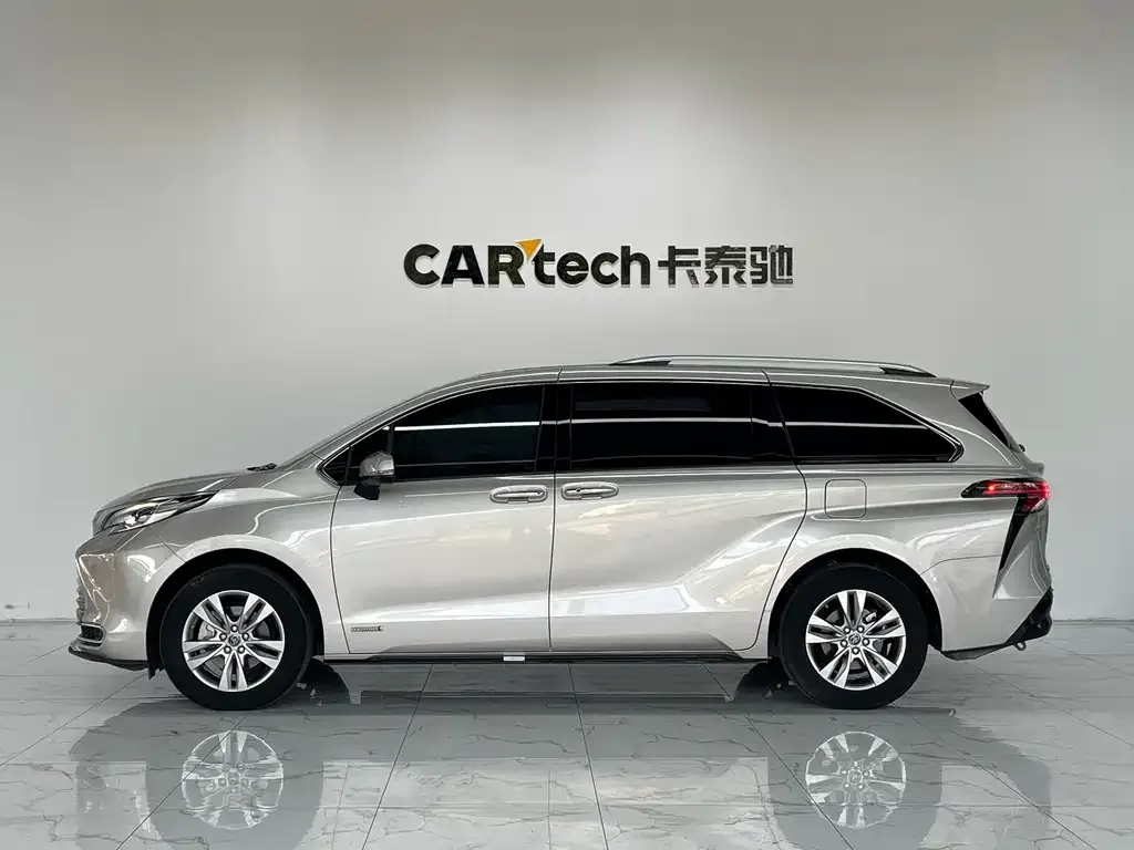 Toyota Sienna — фото 7
