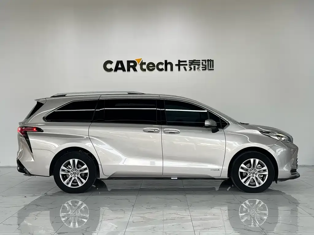 Toyota Sienna — фото 9
