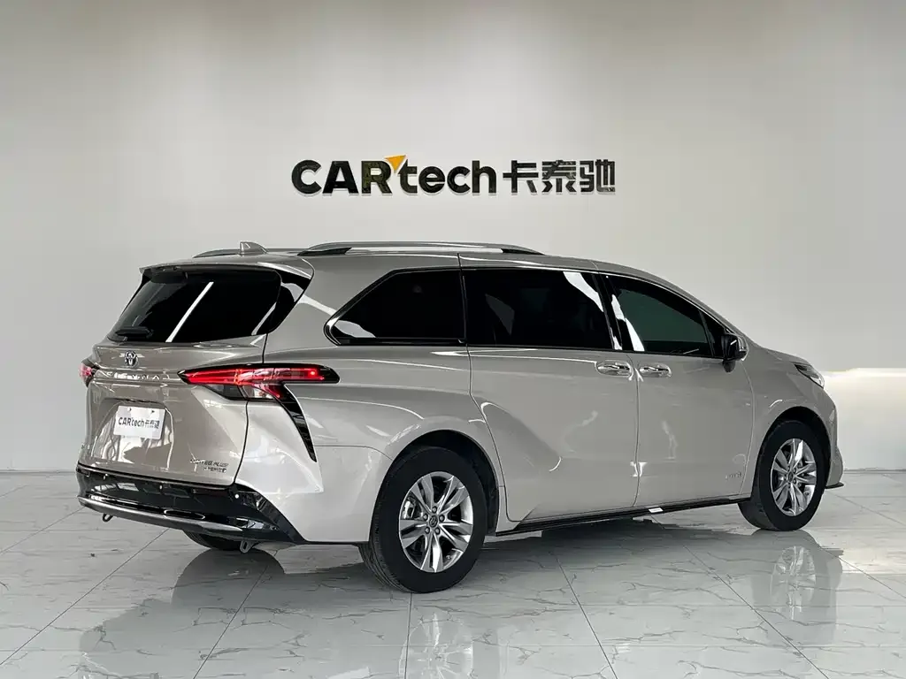 Toyota Sienna — фото 8