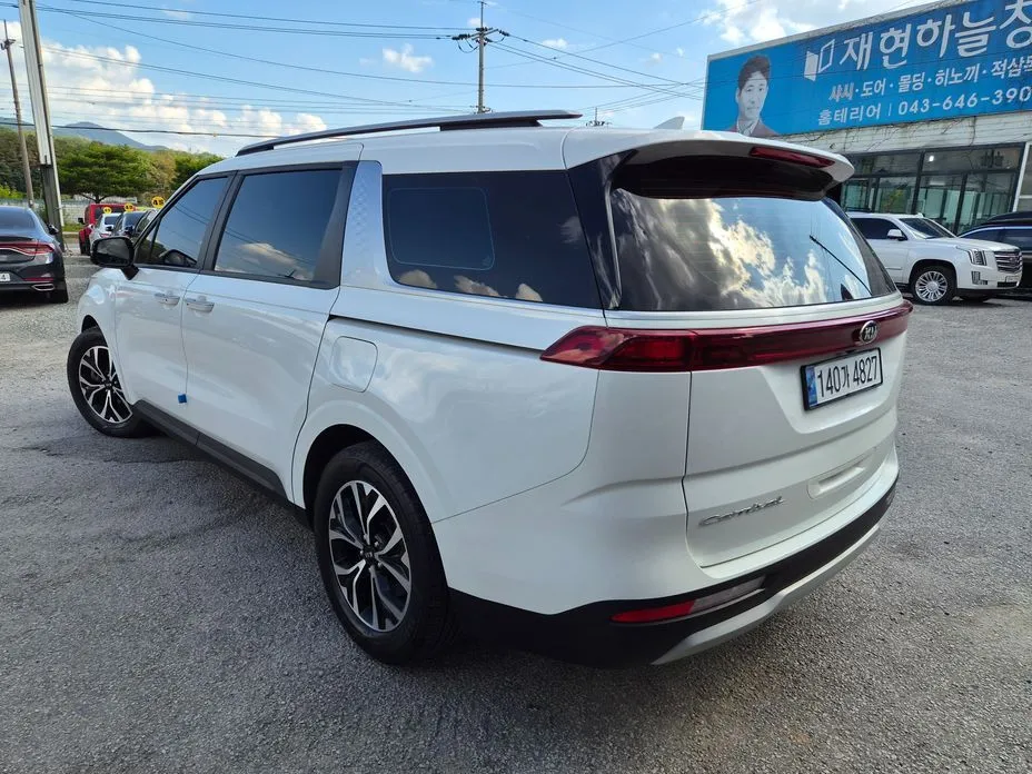 Kia Carnival — фото 10