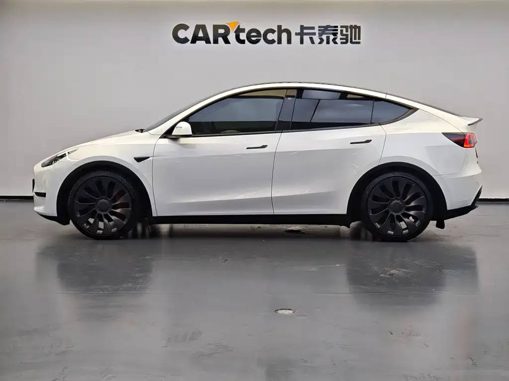 Tesla Model Y — фото 4