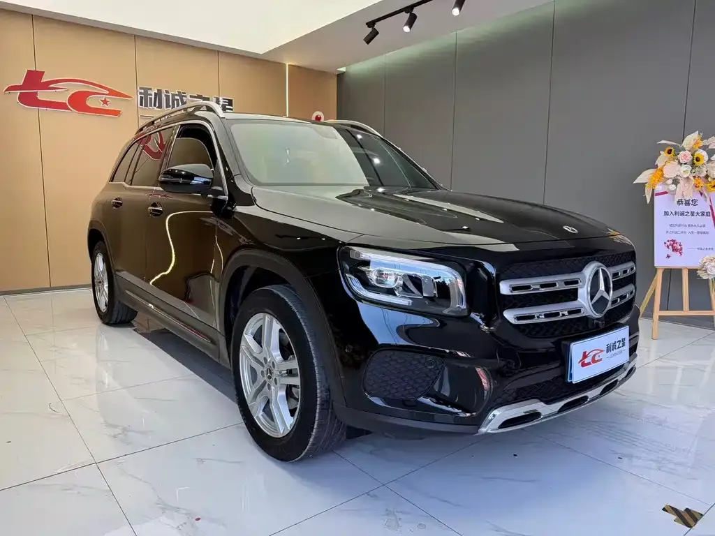 Mercedes-Benz GLB — фото 10