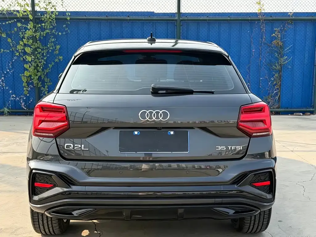 Audi Q2L — фото 9