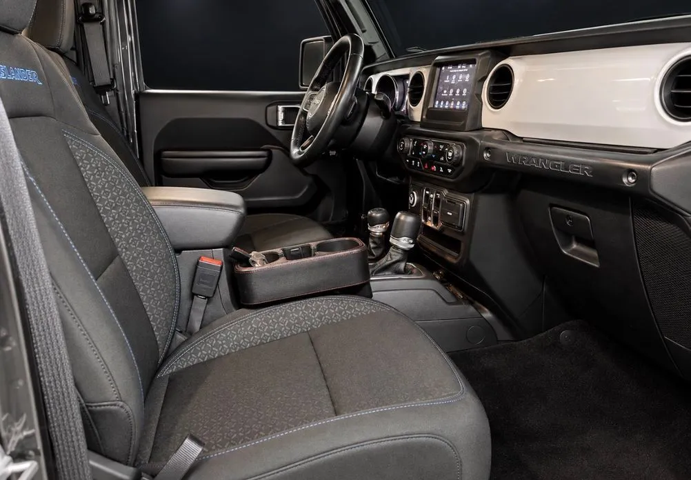 Jeep Wrangler — фото 10