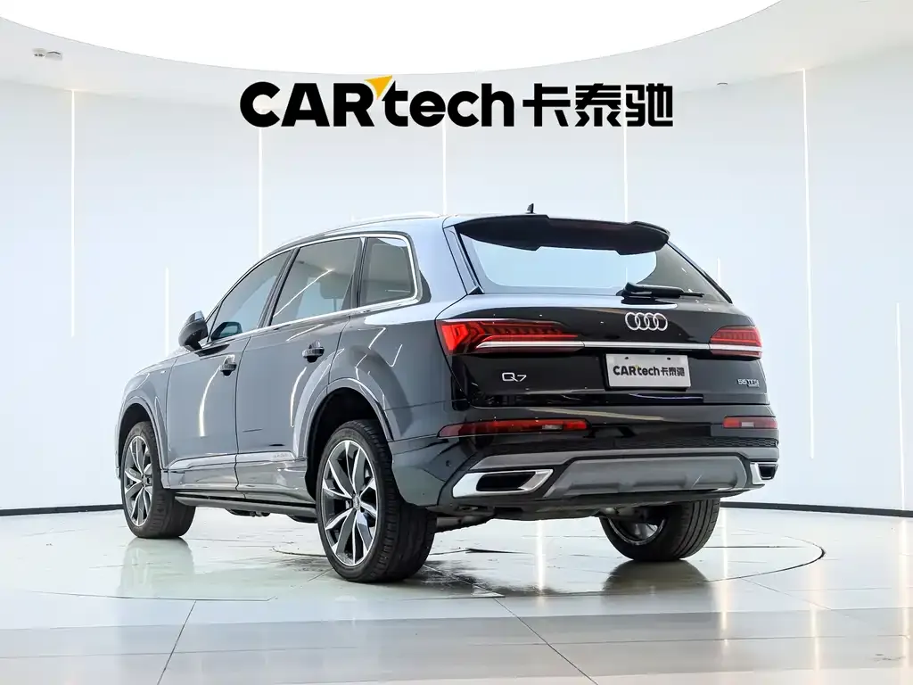 Audi Q7 — фото 9