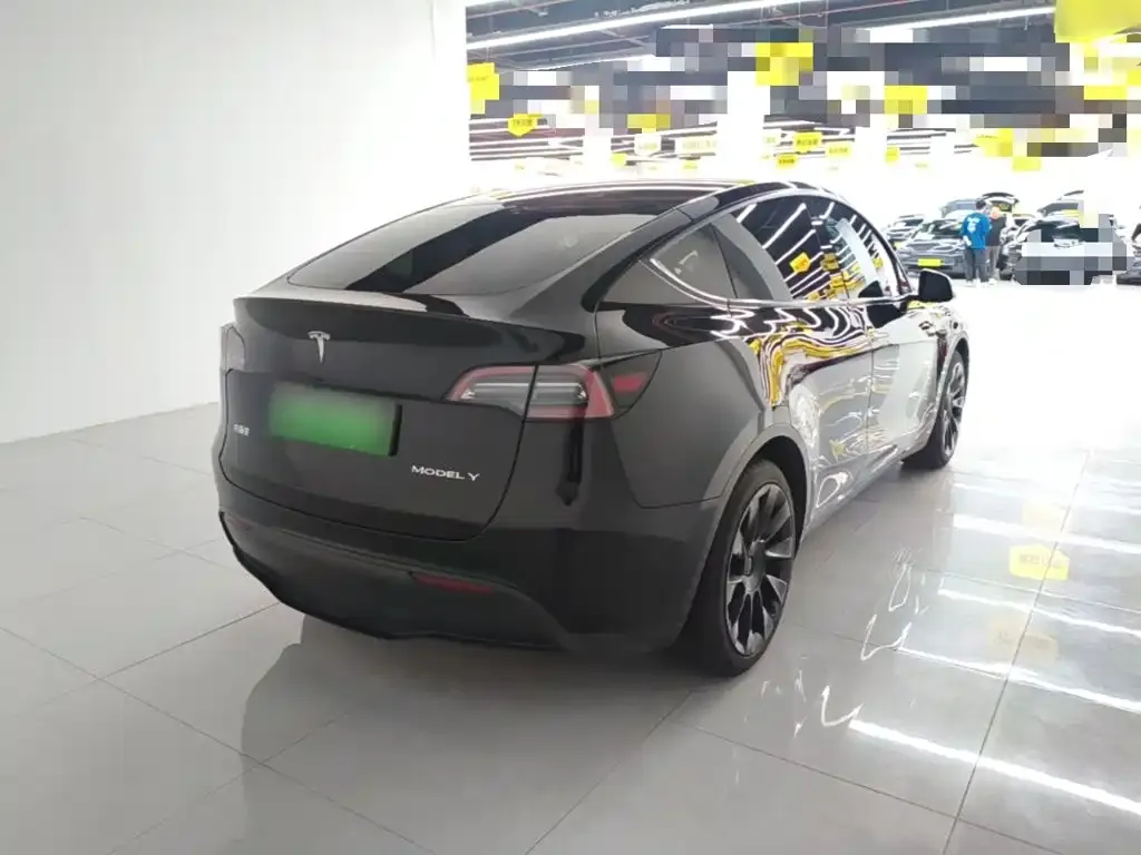 Tesla Model Y — фото 8