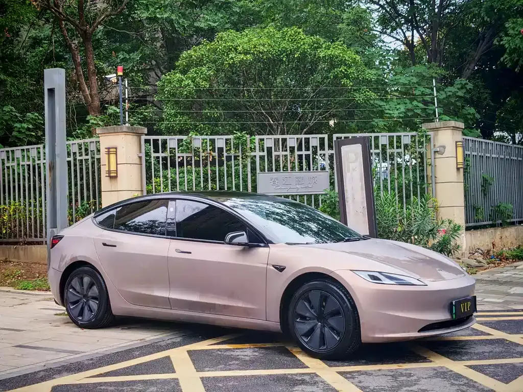 Tesla Model 3 — фото 10