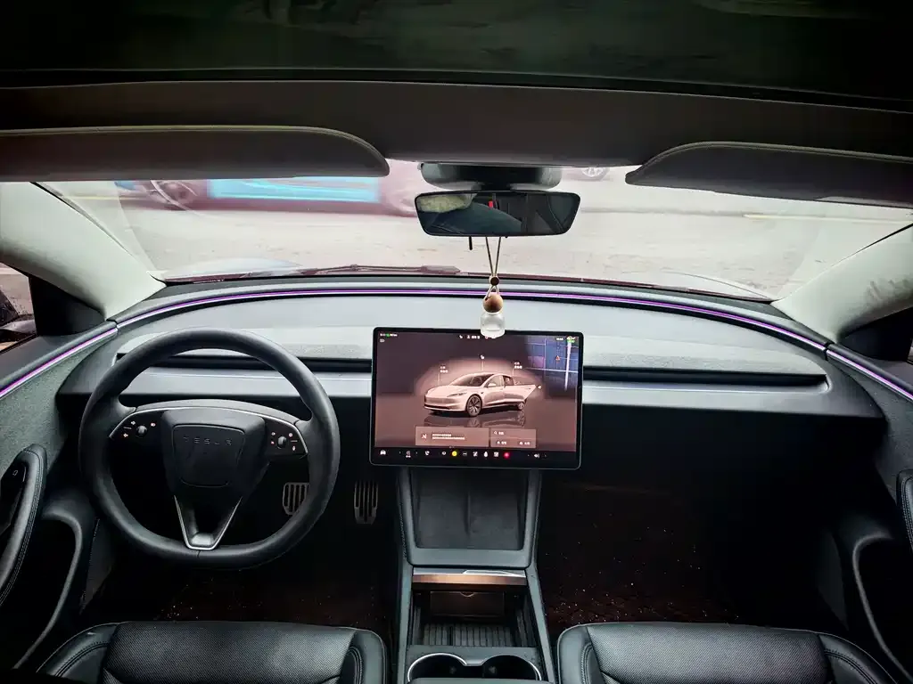 Tesla Model 3 — фото 4