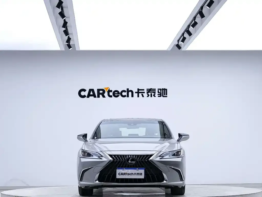 Lexus ES — фото 10