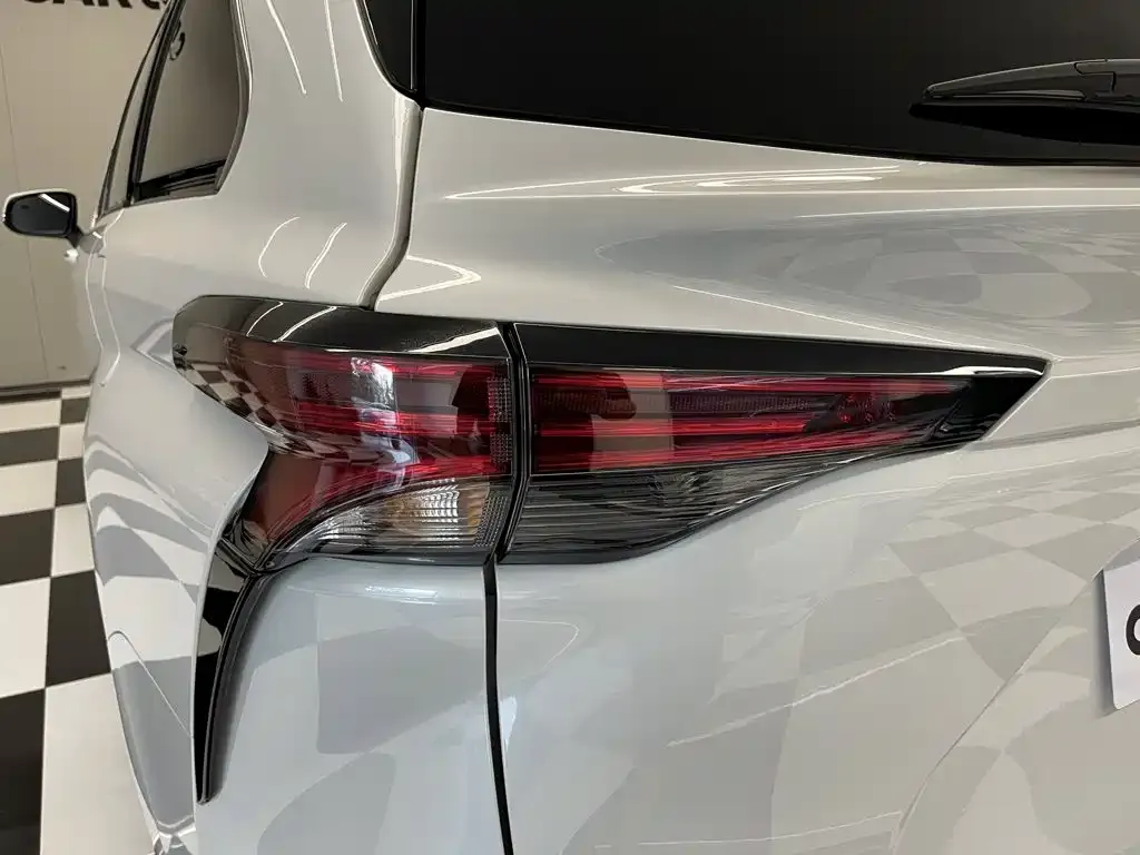 Toyota Granvia — фото 9