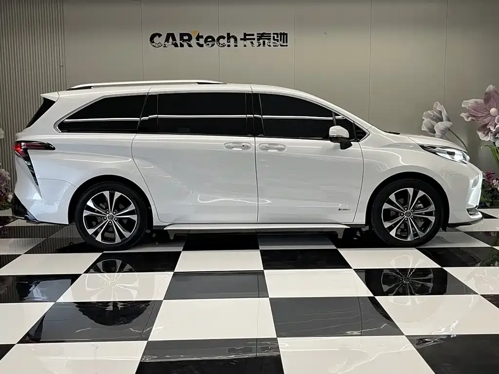 Toyota Granvia — фото 5