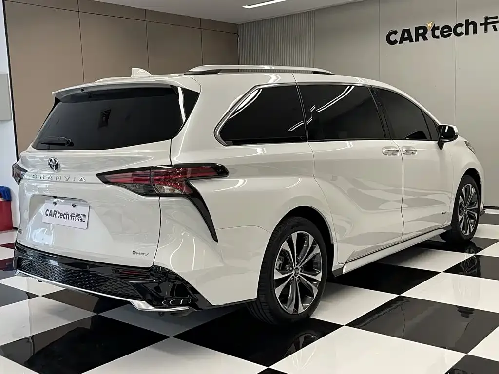 Toyota Granvia — фото 3
