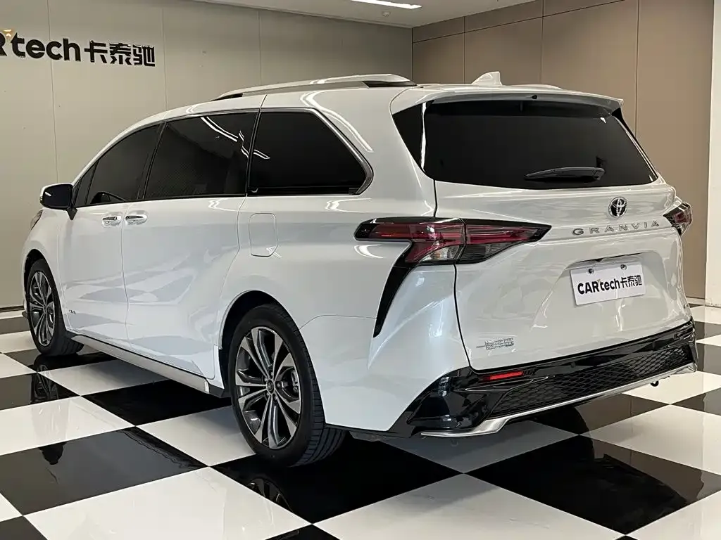 Toyota Granvia — фото 4