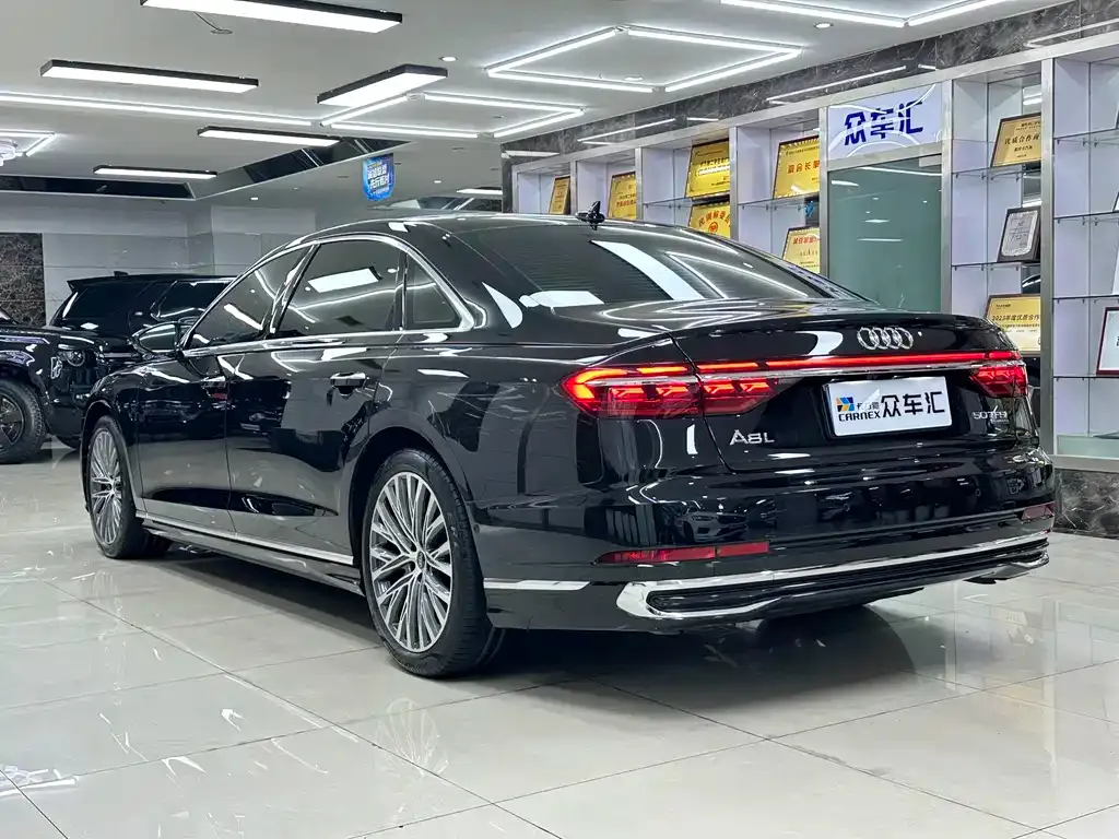 Audi A8 — фото 7