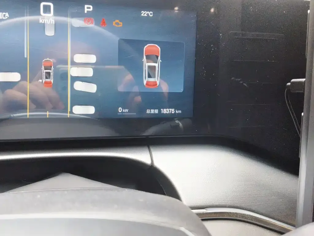 BYD L DM-i — фото 9