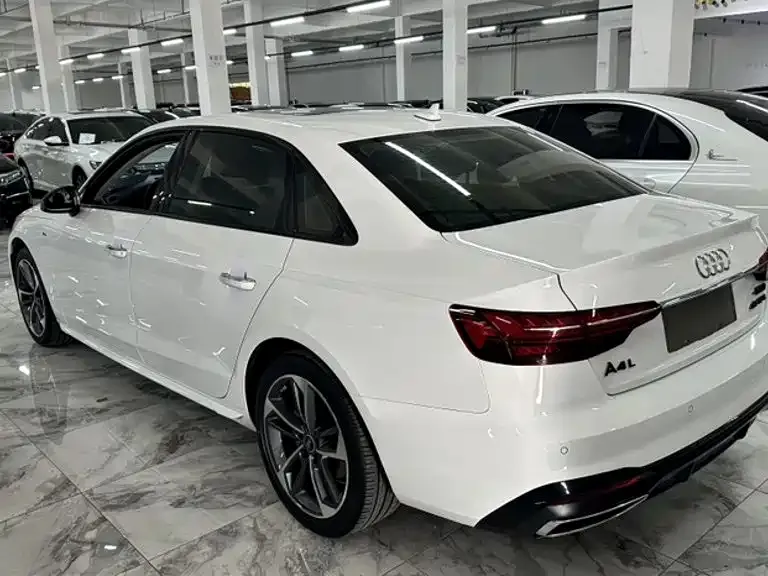 Audi A4L — фото 10