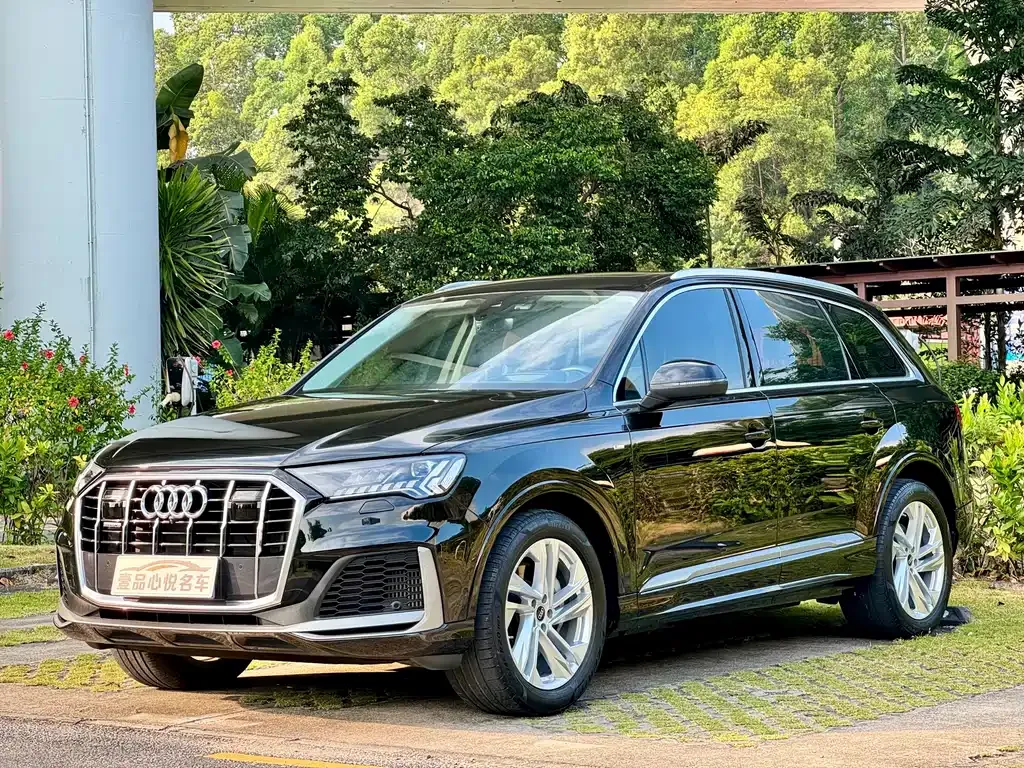 Audi Q7 — фото 1