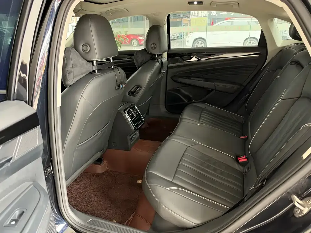 Volkswagen Passat — фото 7