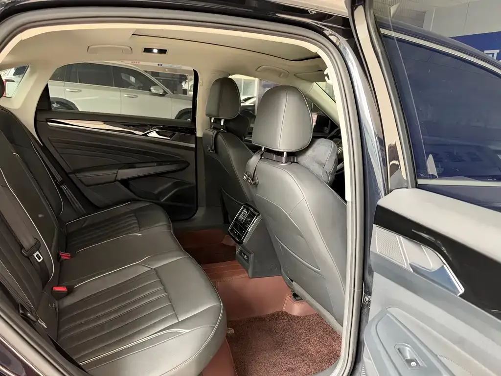 Volkswagen Passat — фото 3