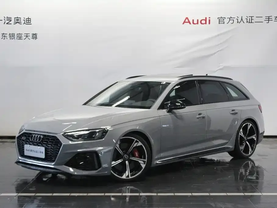 Audi RS 4 — фото 1