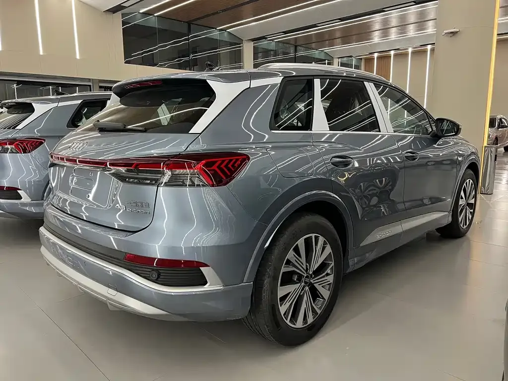 Audi Q4 e-tron — фото 4