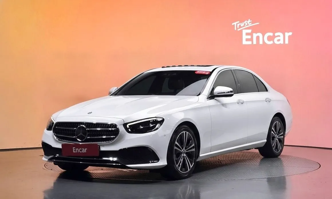 Mercedes-Benz E-Class — фото 1