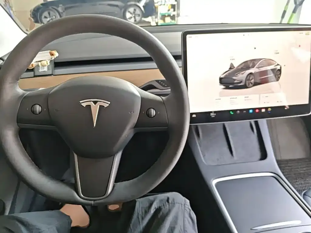 Tesla Model 3 — фото 5