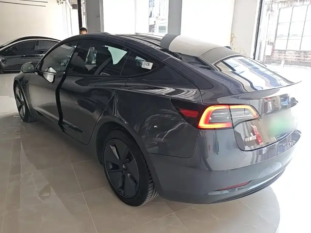 Tesla Model 3 — фото 4