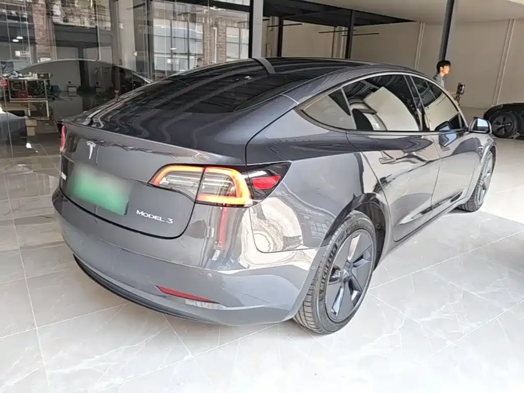 Tesla Model 3 — фото 7