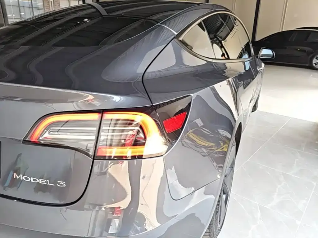 Tesla Model 3 — фото 10