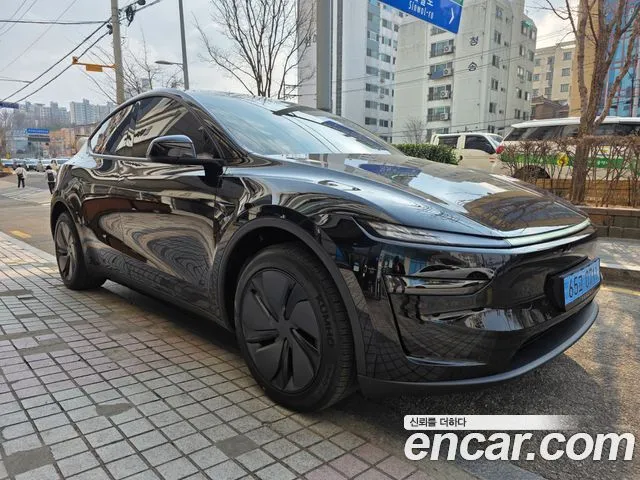 Tesla Model Y — фото 10