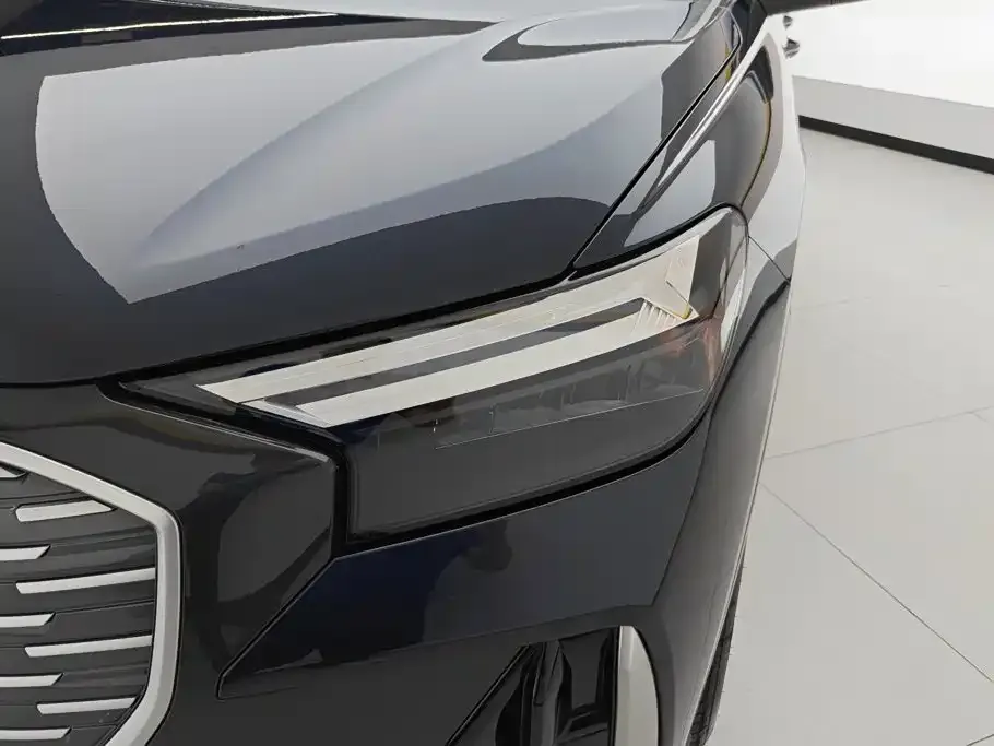 Audi Q4 e-tron — фото 9