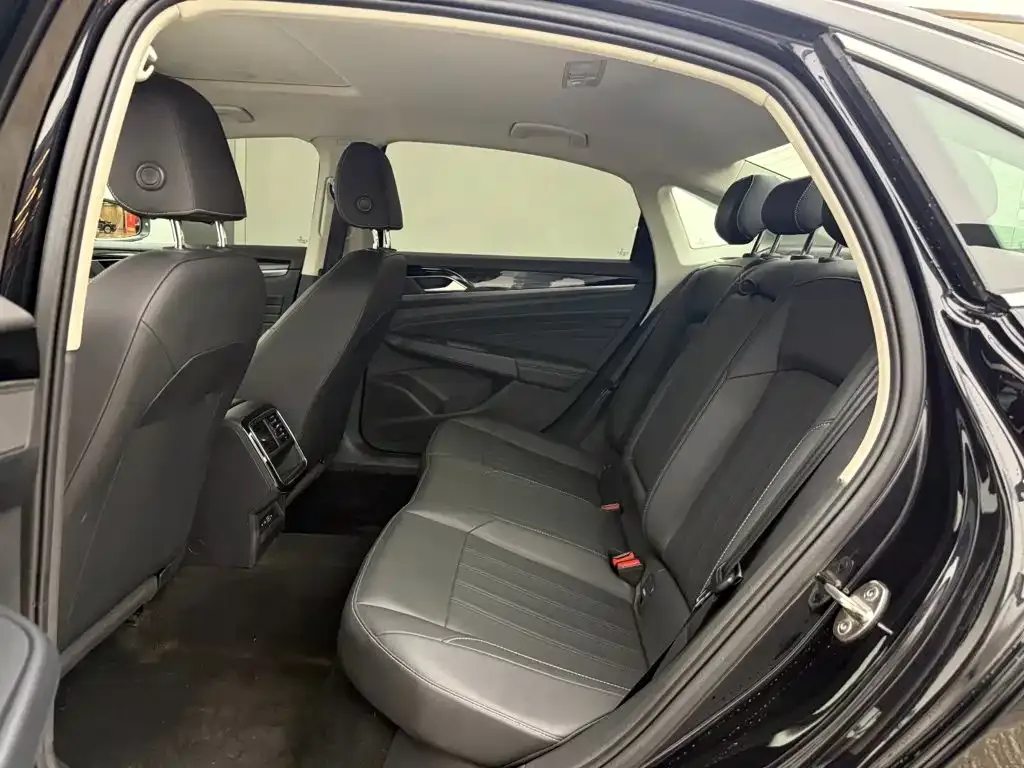 Volkswagen Passat — фото 8