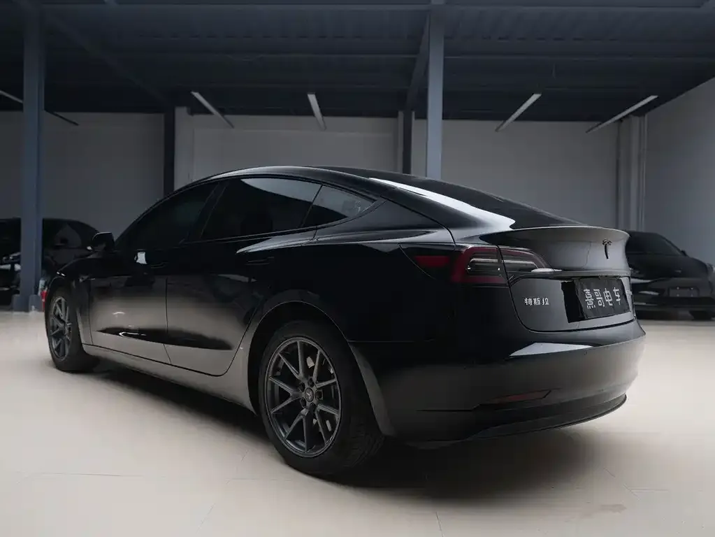 Tesla Model 3 — фото 10