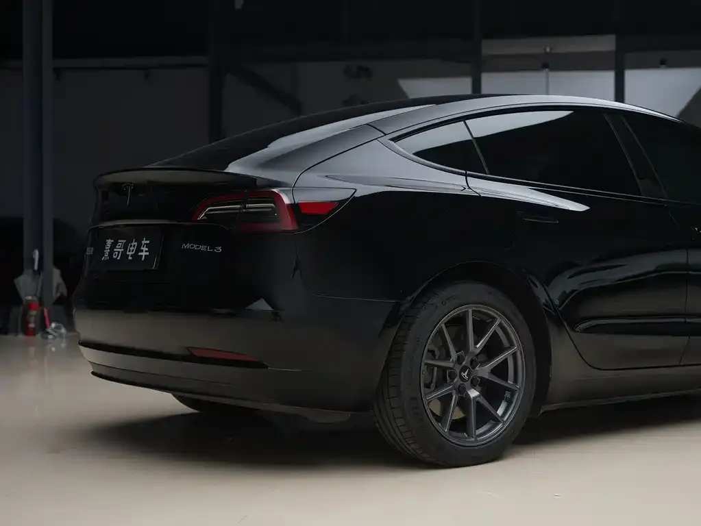 Tesla Model 3 — фото 4